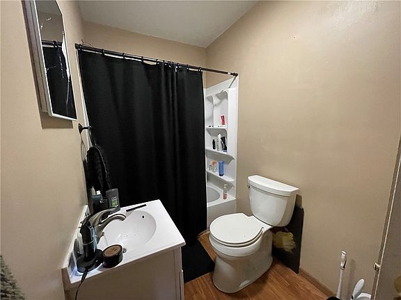 2nd image of 810 Elm St