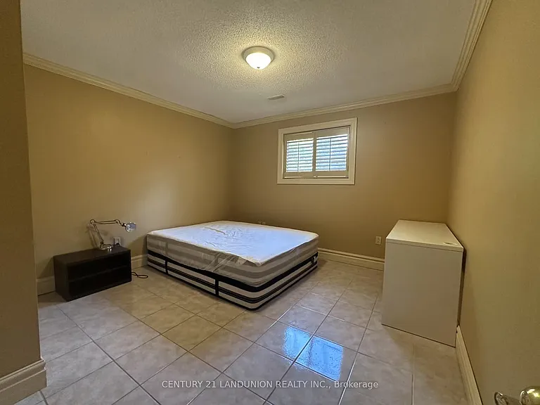 104 Hepburn Cres — Photo 11