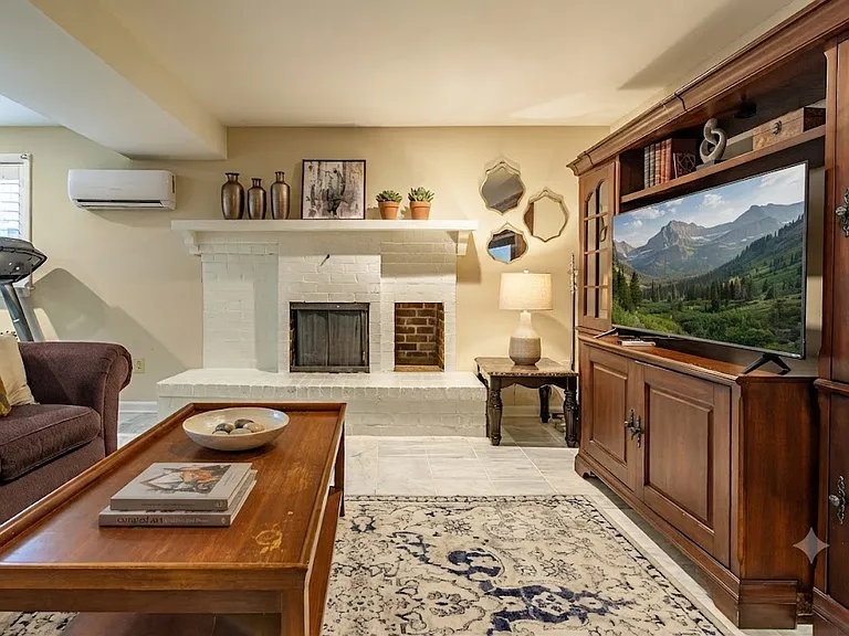 6034 Chesterbrook Rd #B — Photo 15
