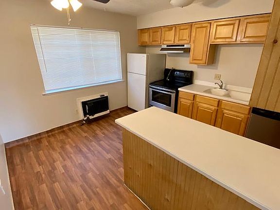 5th image of 3211 N Wishon Ave APT F