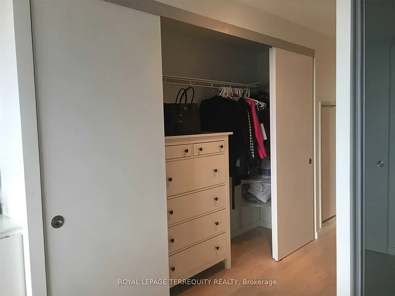 383 Sorauren Ave #413 — Photo 5