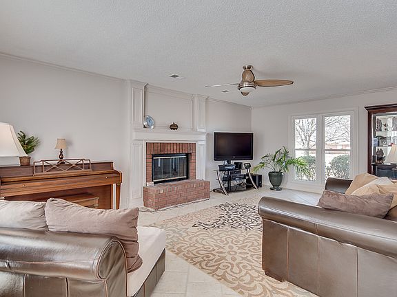 5th image of 639 Charles Hamilton Dr