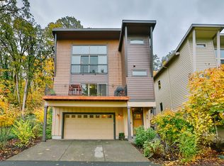 275 Mount Rainier Loop, Hood River, OR 97031