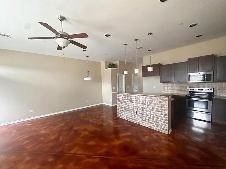 473 S Fretz Ave — Photo 2
