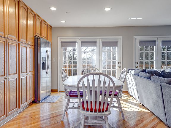 3rd image of 2325 Bayside Dr