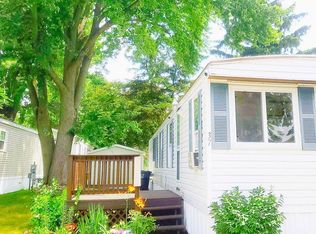 37 W Manor St, Oxford, MI 48371