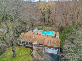 16 Tanyard Rd, Dudley, MA 01571