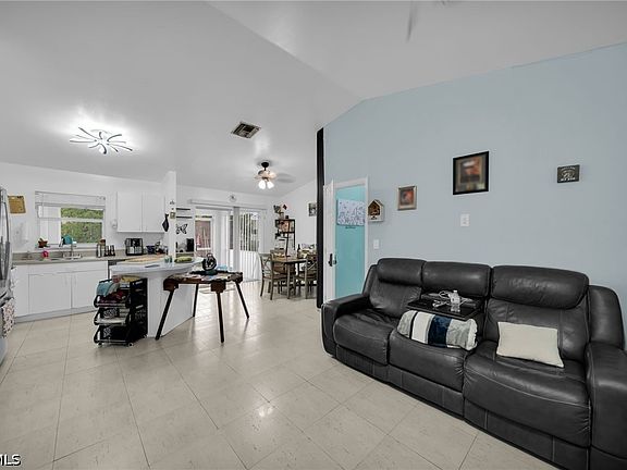 4th image of 4115 SW 1st Ave