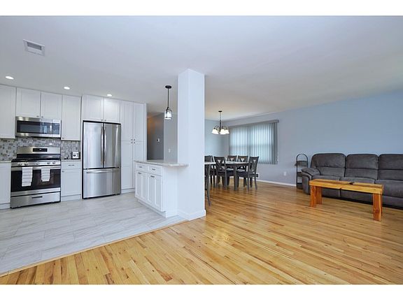 4th image of 3 Clearmont Ave
