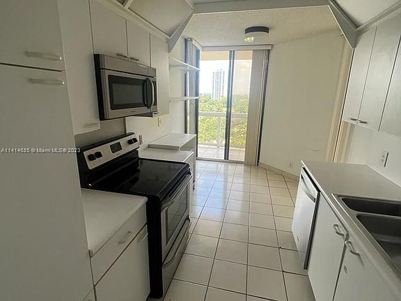 3rd image of 20185 E Country Club Dr APT 709