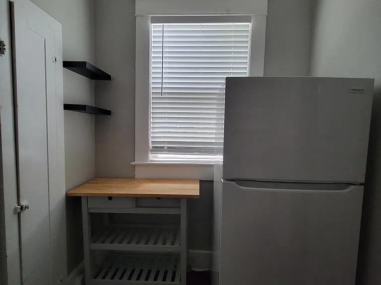 146 6th Ave #8 — Photo 9