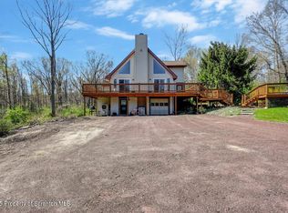 138 Blue Sky Dr, Cresco, PA 18326