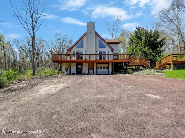 138 Blue Sky Dr, Cresco, PA 18326