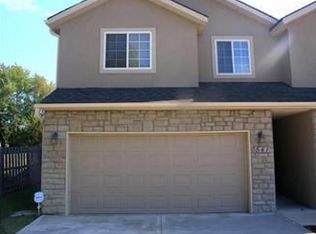 541 NW Fieldcrest Dr, Lees Summit, MO 64081