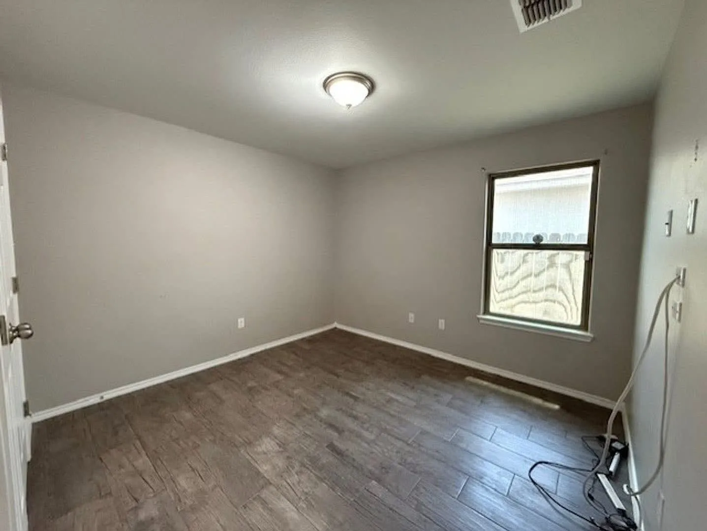 3 bed, 1400 sqft, $1,700 — Photo 2