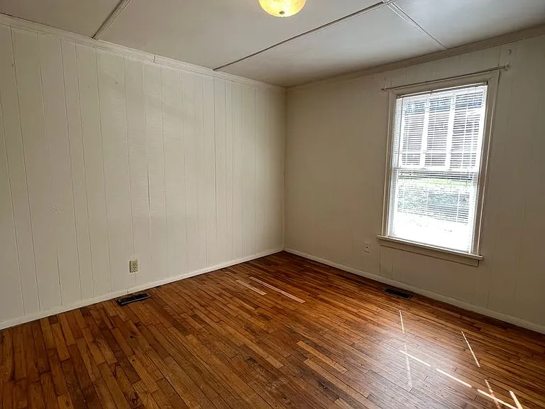 145 Herring St — Photo 3