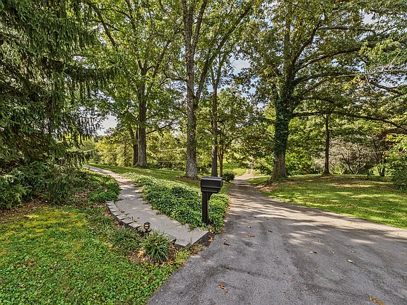 2nd image of 6429 Thorngrove Pike