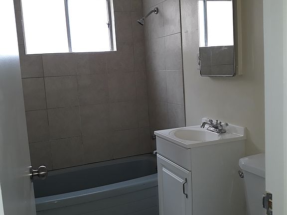 2nd image of 424 44th Ave #2