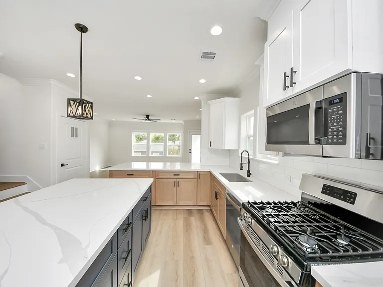 3806A Yale St — Photo 14
