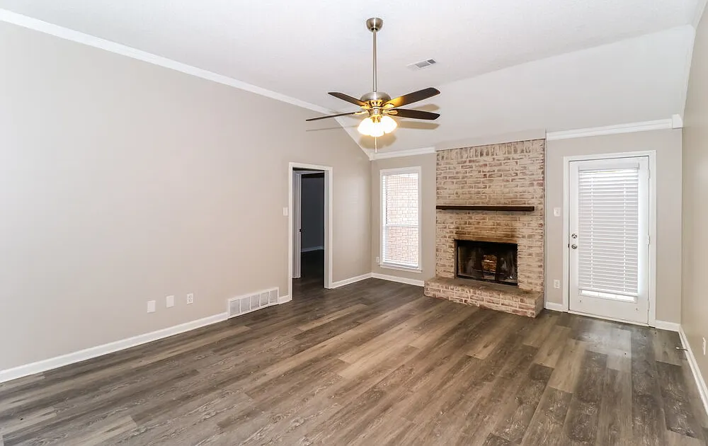 3 bed, 2.0 bath, 1500 sqft, $2,550 — Photo 4