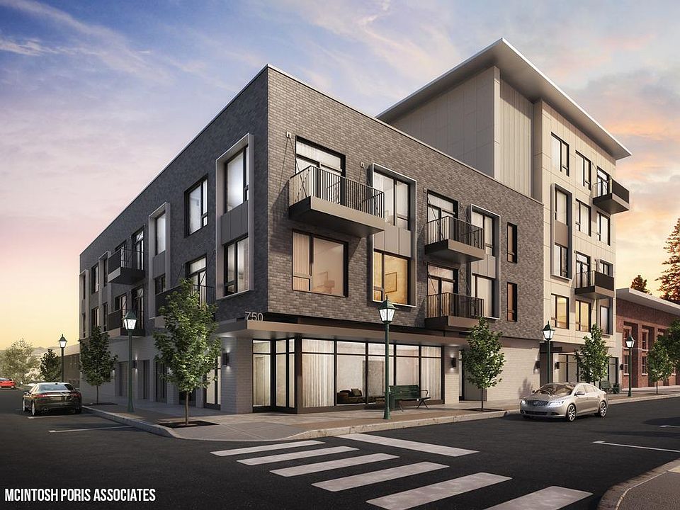 750 Forest Exterior