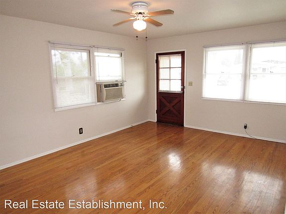3rd image of 430 E La Veta Ave