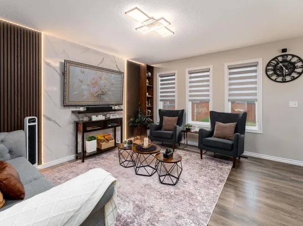 9468 209th St NW, Edmonton, AB T5T 7J5