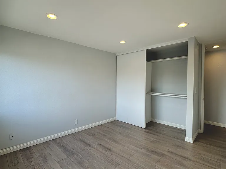 5950 Canterbury Dr — Photo 14