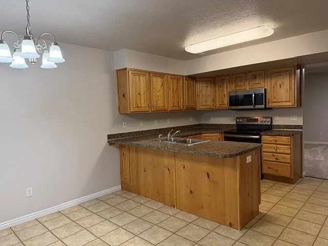 2 bed, 1.5 bath, 1156 sqft, $1,650 — Photo 3