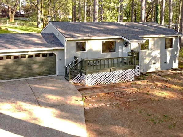 10683 Alta Sierra Dr, Grass Valley, CA 95949