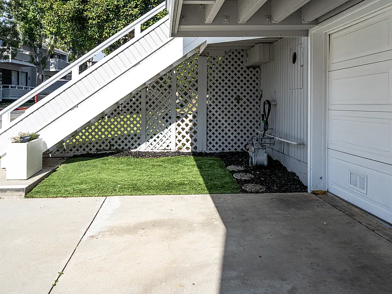 404 Columbia St — Photo 27