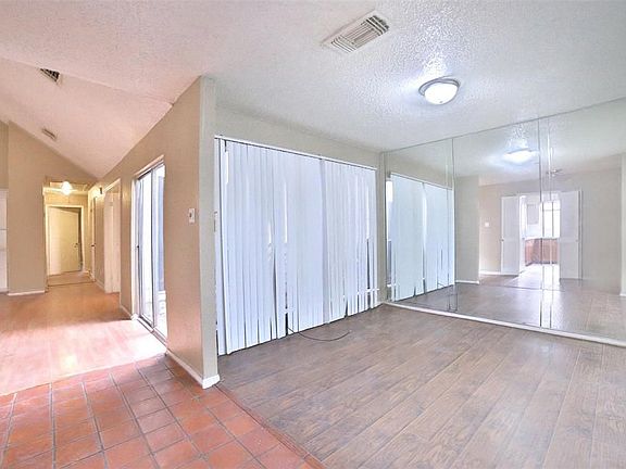 5th image of 2914 Crest Park Dr