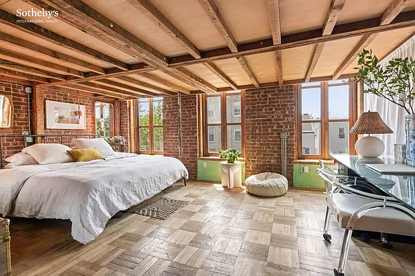 Rented by Sotheby's International Realty | media 16