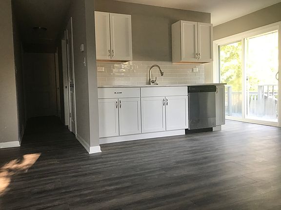 4th image of 922 Bayview Dr