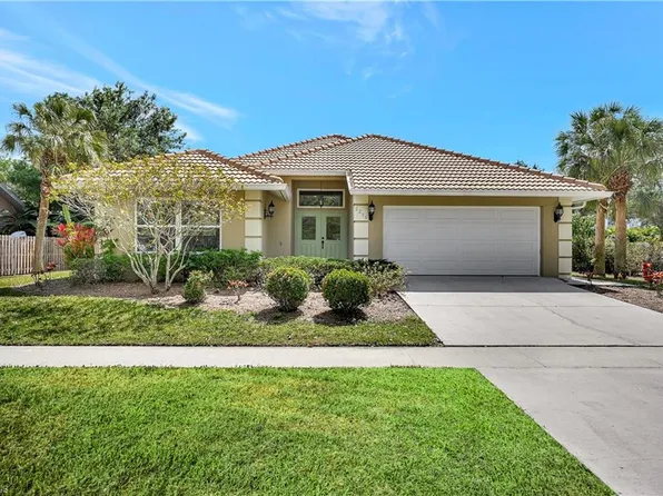 2216 Outrigger LN, NAPLES, FL 34104