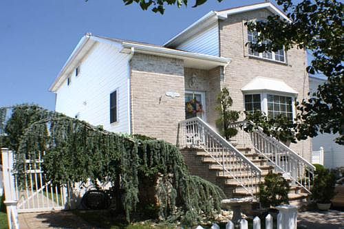 1st image of 15 Craig Ave