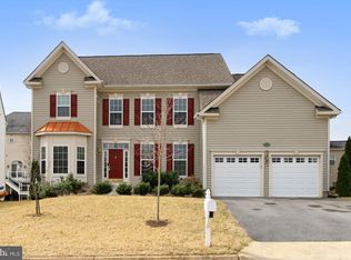 17711 Cleveland Park Dr, Round Hill, VA 20141