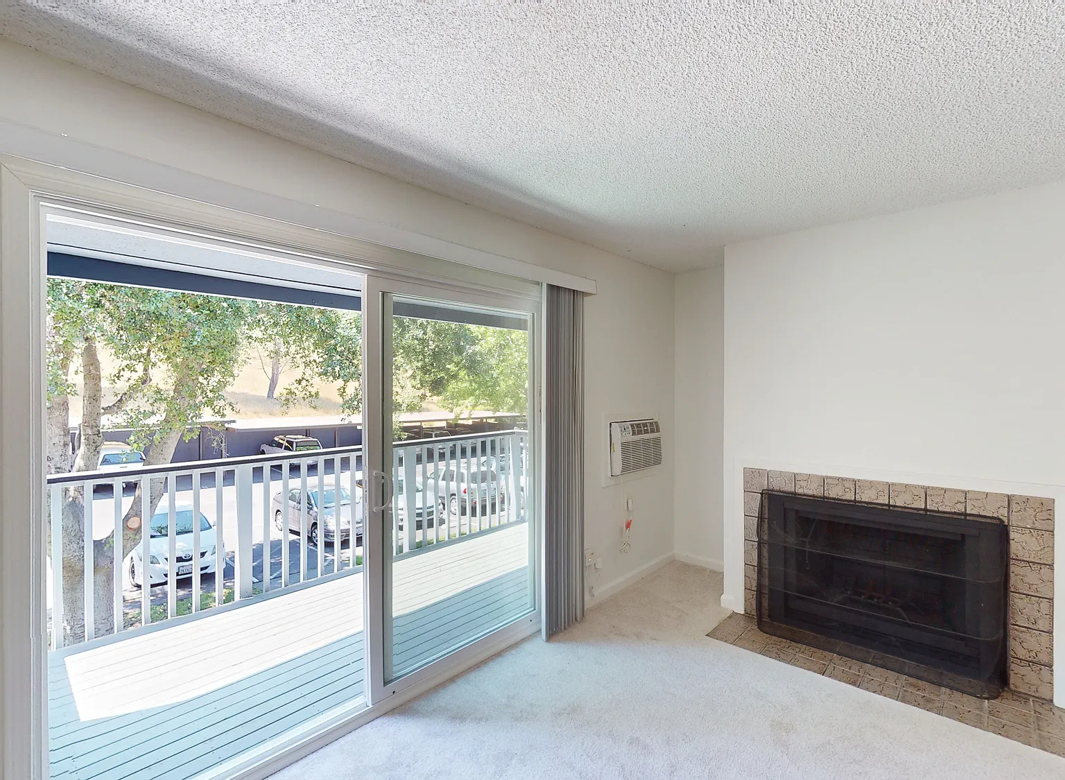 Spacious 2BR/1.5BA Novato Apartment with Parking & Pet-Friendly Living — Photo 2