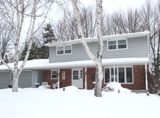 2960 Devroy Ln, Green Bay, WI 54313