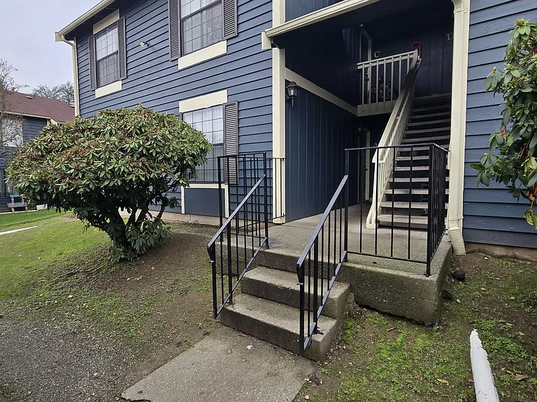 Legacy Place — Photo 3