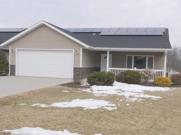 801 9th St, Charles City, IA 50616