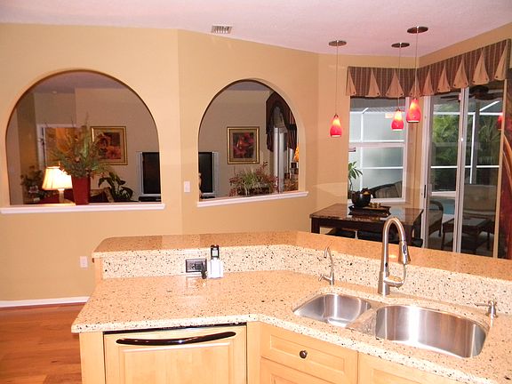 3rd image of 2255 Warwick Dr