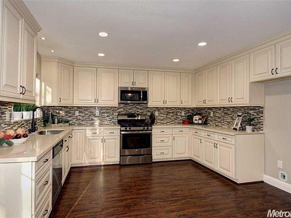 3rd image of 559 Swanston Dr