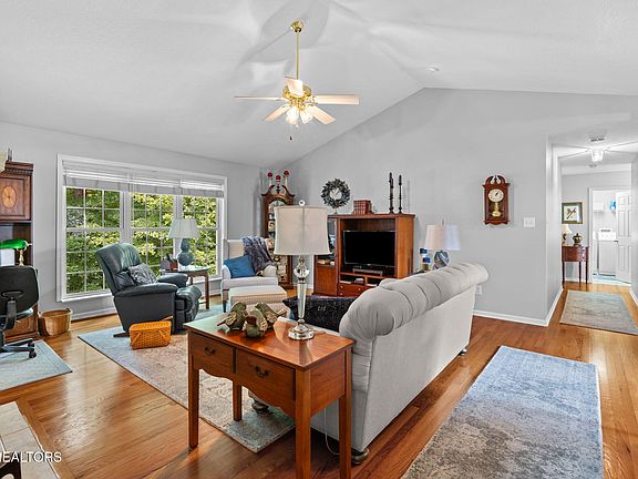 5th image of 5609 Reinhardt Ln