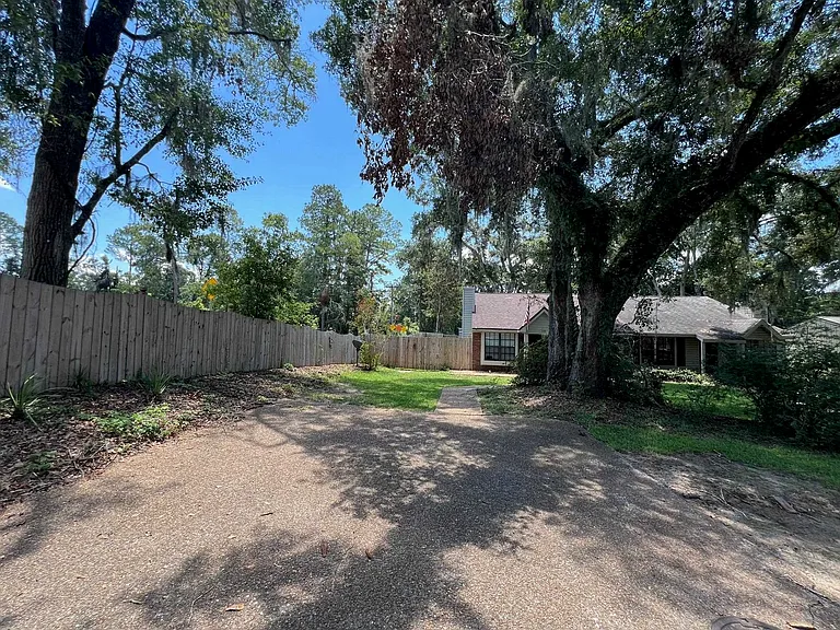 1105 Brafforton Dr — Photo 41