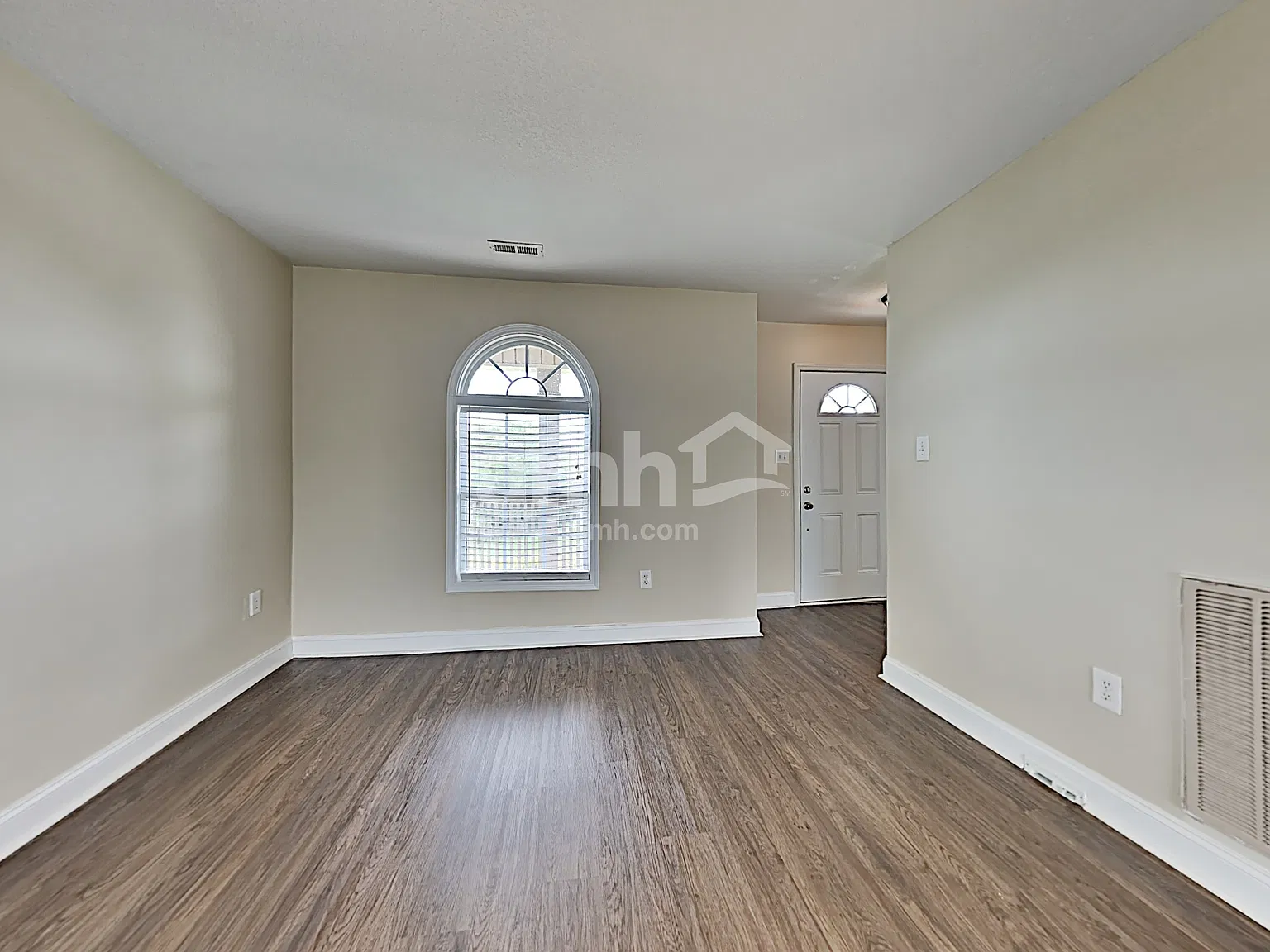 3 bed, 2.5 bath, 2052 sqft, $2,430 — Photo 4