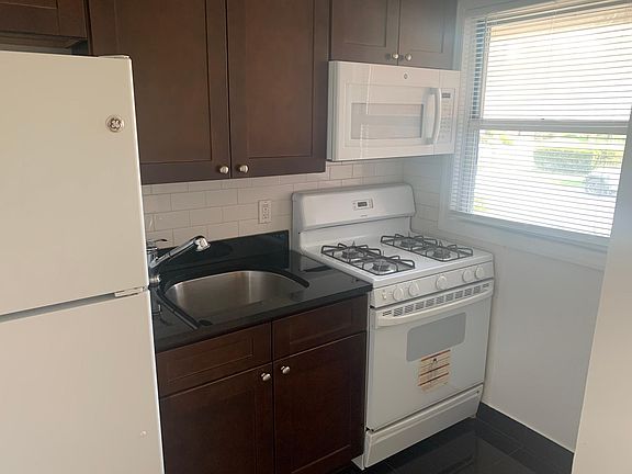 2nd image of 1 Stevens St APT 8