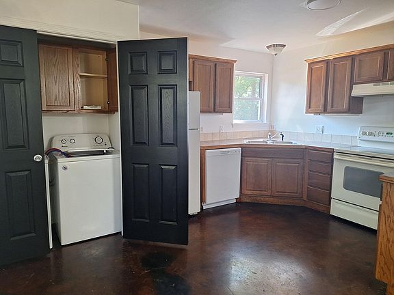 3rd image of 406 N Duncan St