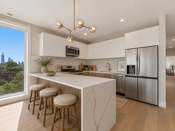 4th image of 2342 W Adams St #505