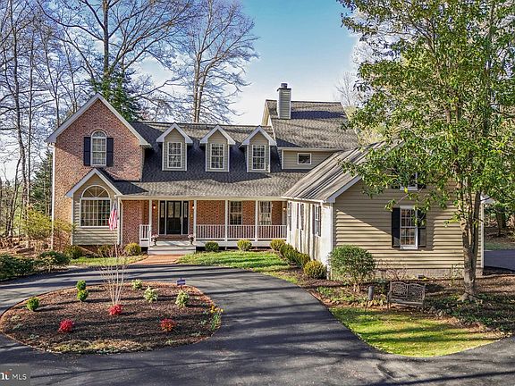 3rd image of 322 Canterwood Ln